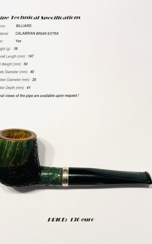 Zdjęcie produktu: fajka "Billiard" z kalabryjskiego wrzośca. Posiada główkę o dwukolorowym wykończeniu: dół jest czarny i piaskowany, a góra gładka i bejcowana na zielono. Prosty, czarny ustnik oddzielony jest srebrnym pierścieniem.